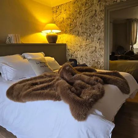 Les De La Marquise Martel