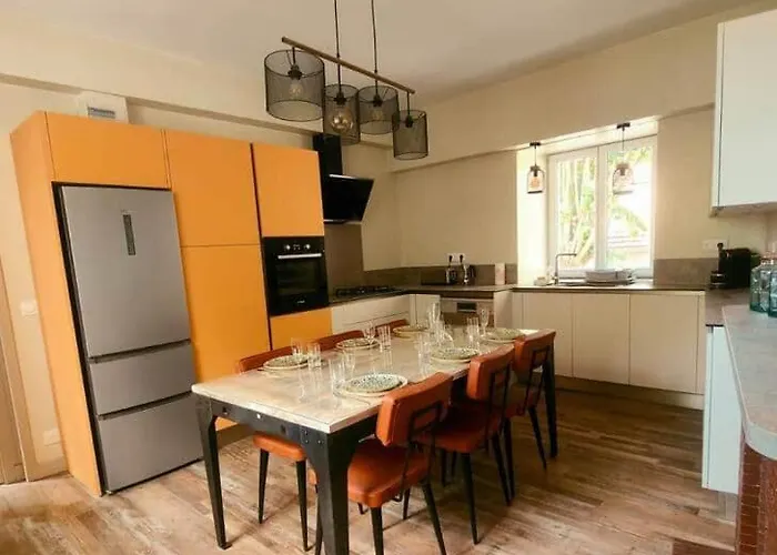 Les De La Marquise 4* Martel