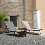 Les De La Marquise