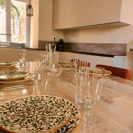 Les De La Marquise 4*